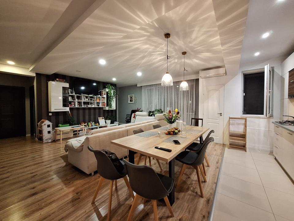 Apartament cu 3 camere, 80 mp, parcare, zona Eroilor