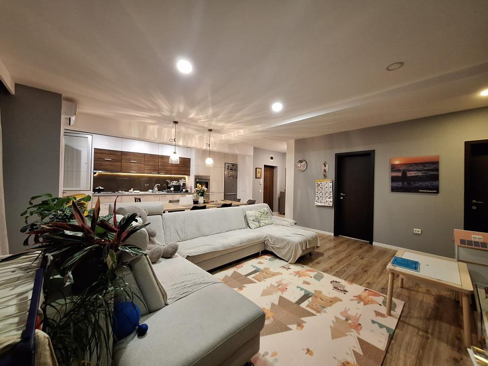 Apartament cu 3 camere, 80 mp, parcare, zona Eroilor