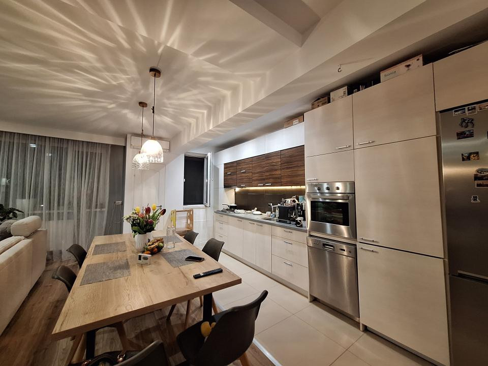 Apartament cu 3 camere, 80 mp, parcare, zona Eroilor