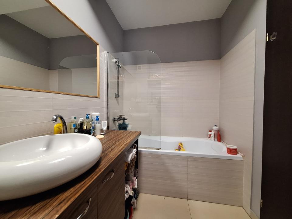 Apartament cu 3 camere, 80 mp, parcare, zona Eroilor