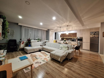 Apartament cu 3 camere, 80 mp, parcare, zona Eroilor