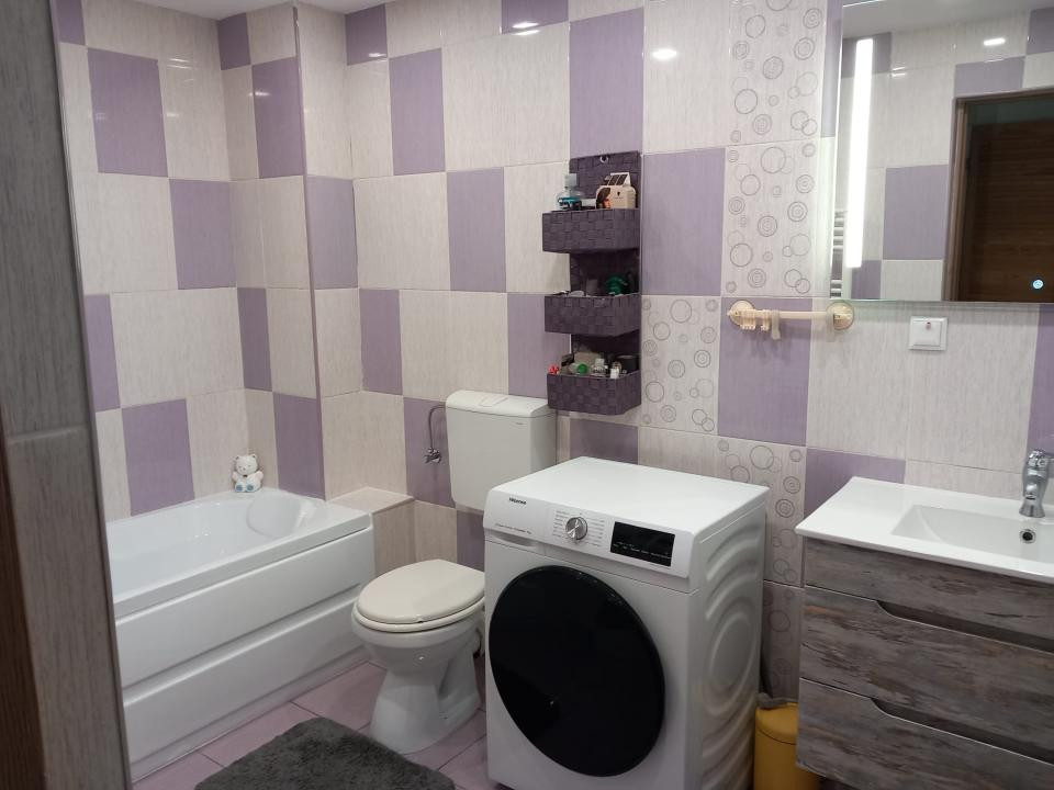 Apartament 3 camere, 76 mp, 2 băi, 2 parcări, etaj intermediar, Baciu