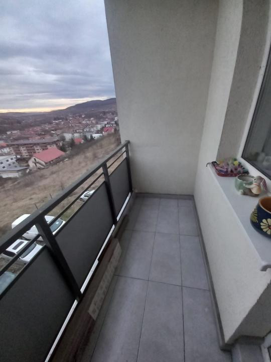 Apartament 3 camere, 76 mp, 2 băi, 2 parcări, etaj intermediar, Baciu