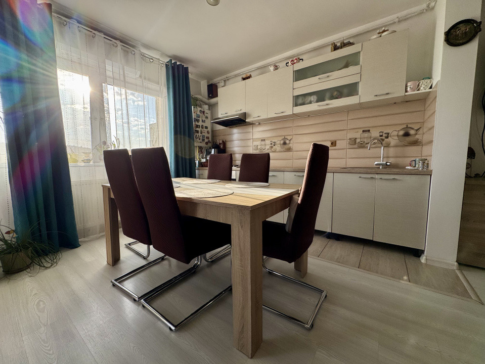 Apartament 3 camere, 76 mp, 2 băi, 2 parcări, etaj intermediar, Baciu