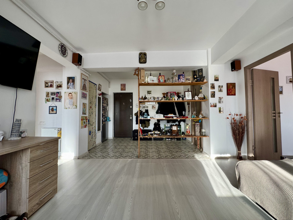 Apartament 3 camere, 76 mp, 2 băi, 2 parcări, etaj intermediar, Baciu