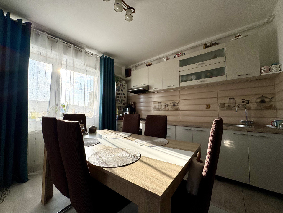 Apartament 3 camere, 76 mp, 2 băi, 2 parcări, etaj intermediar, Baciu