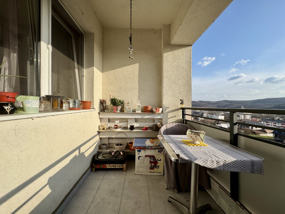 Apartament 3 camere, 76 mp, 2 băi, 2 parcări, etaj intermediar, Baciu