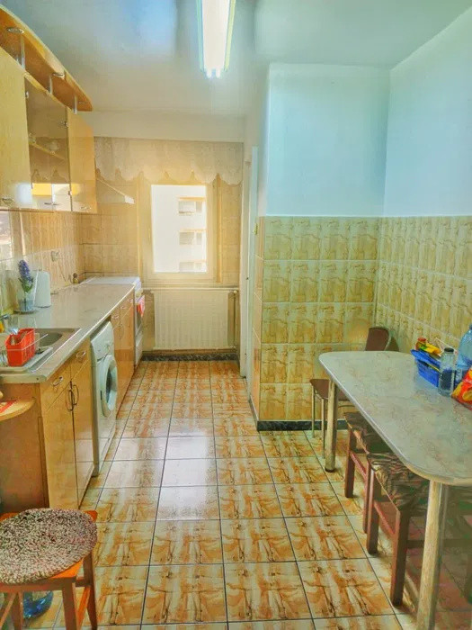 Apartament 4 camere, 2 bai, 82mp, zona Calea Floresti