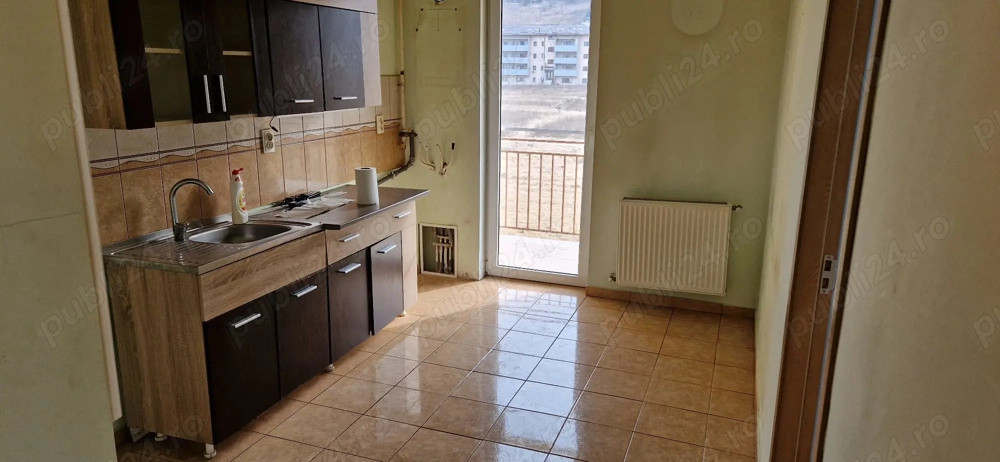 Apartament cu o camera, decomandat, balcon, zona Porii