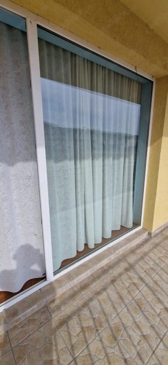 Apartament cu o camera, decomandat, balcon, zona Porii