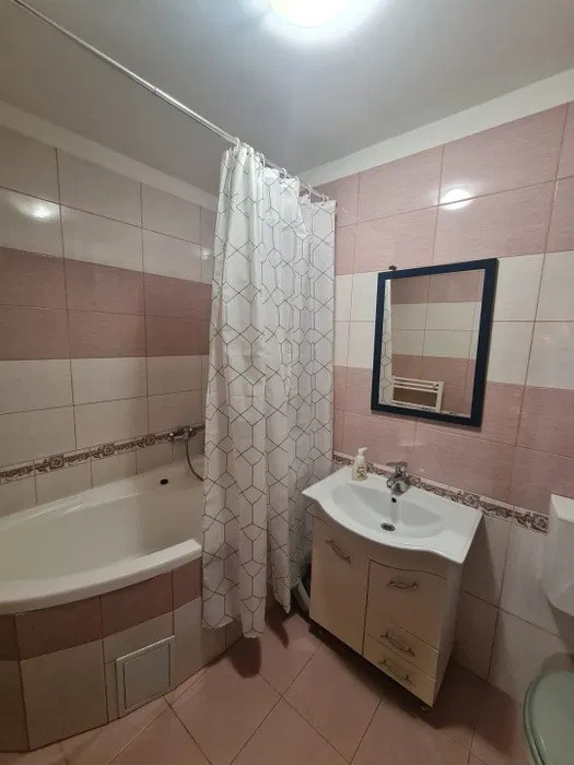 Apartament cu 3 camere, 64 mp, parcare, zona Terra