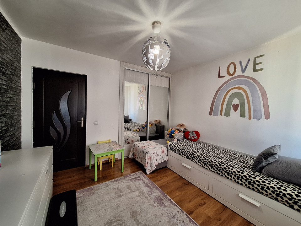 Apartament cu 3 camere, 64 mp, parcare, zona Terra