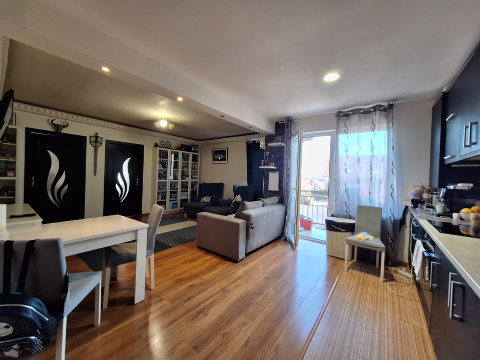 Apartament cu 3 camere, 64 mp, parcare, zona Terra