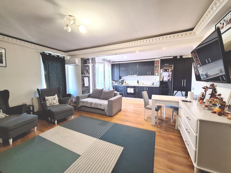 Apartament cu 3 camere, 64 mp, parcare, zona Terra