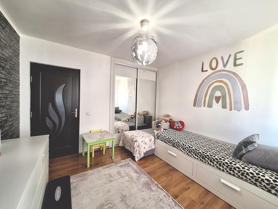 Apartament cu 3 camere, 64 mp, parcare, zona Terra