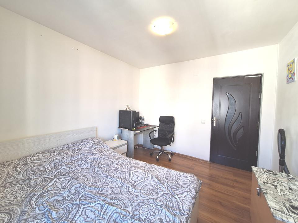 Apartament cu 3 camere, 64 mp, parcare, zona Terra