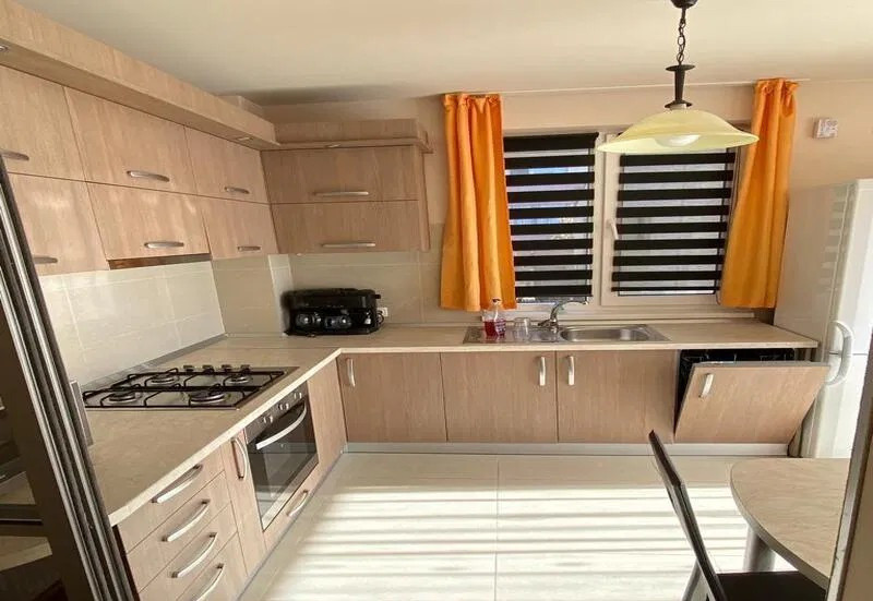 Apartament cu 3 camere, zona CBC si Royal school