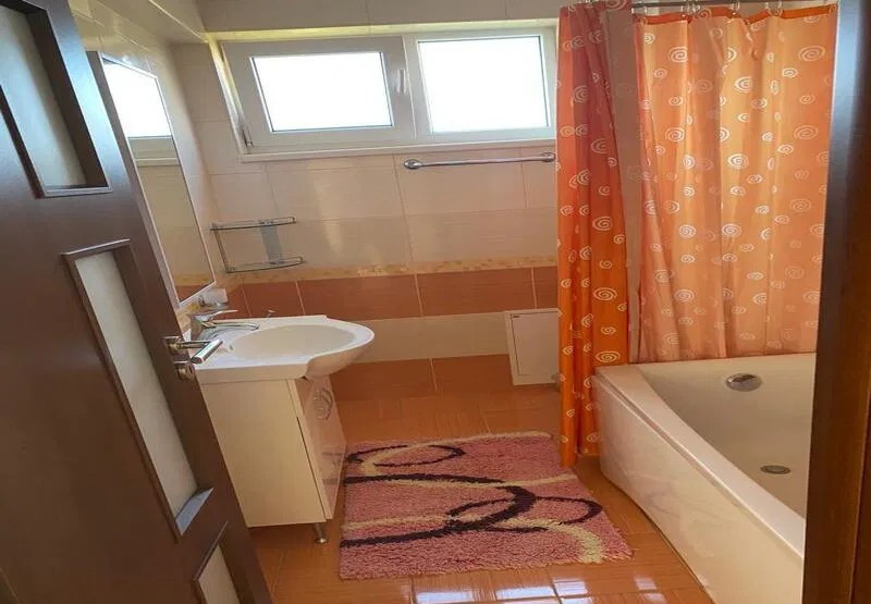 Apartament cu 3 camere, zona CBC si Royal school