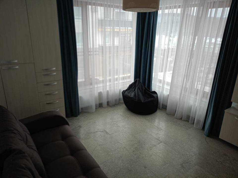 Apartament cu o camera, terasa, zona Razoare