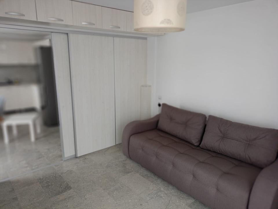 Apartament cu o camera, terasa, zona Razoare