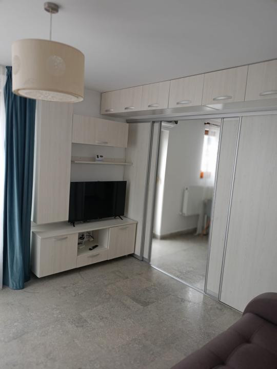 Apartament cu o camera, terasa, zona Razoare