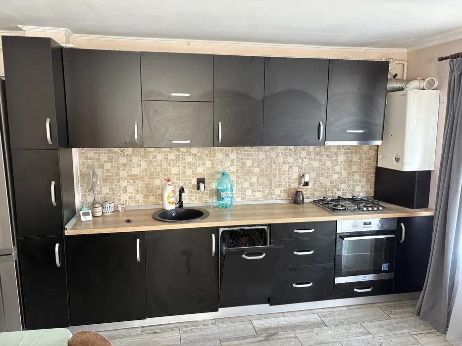 Apartament cu 3 camere, 2 parcari, zona Terra