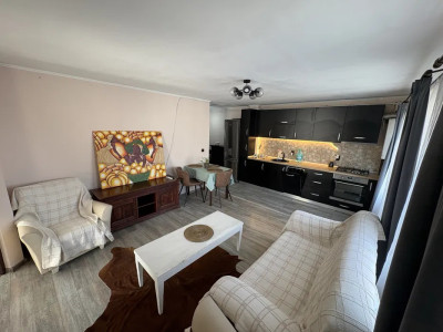 Apartament cu 3 camere, 2 parcari, zona Terra