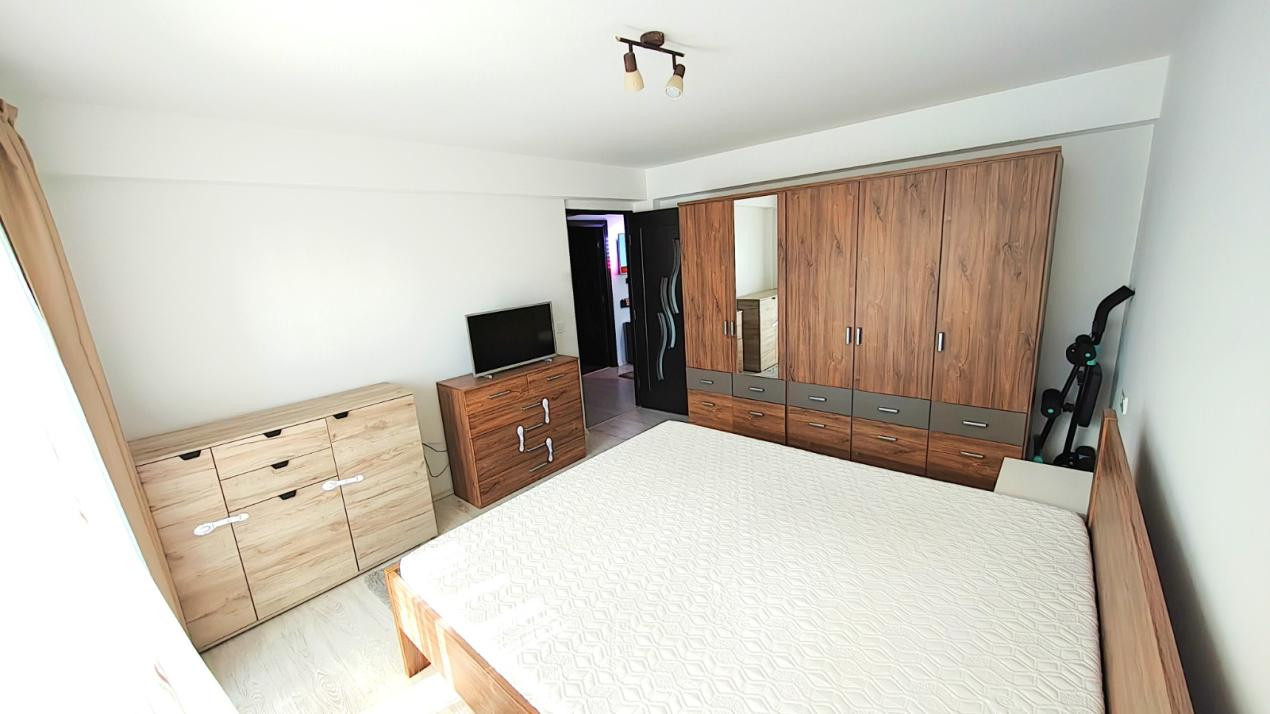 Apartament 2 camere decomandate , zona Ioan Rus