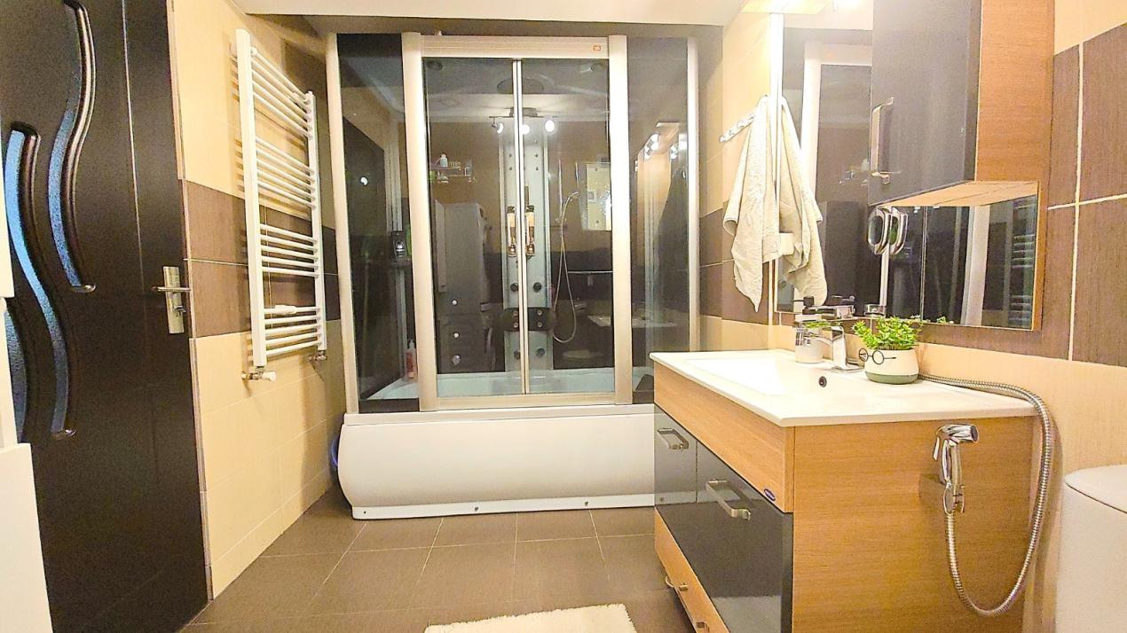 Apartament 2 camere decomandate , zona Ioan Rus