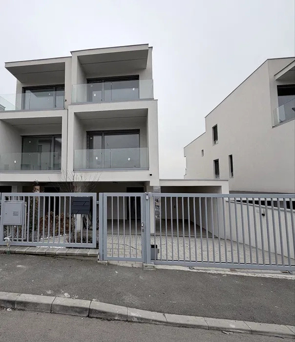 Duplex finisat cu 4 camere, 140 mp si gradina de 210 mp, 2 garaje, Zona Borhanci