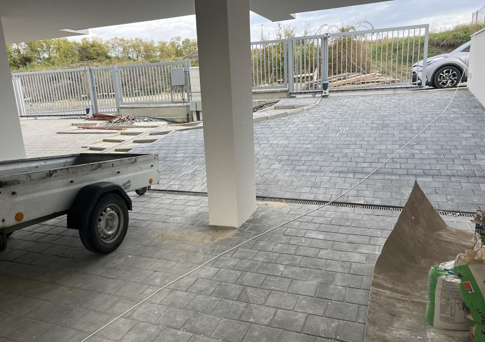 Duplex finisat cu 4 camere, 140 mp si gradina de 210 mp, 2 garaje, Zona Borhanci