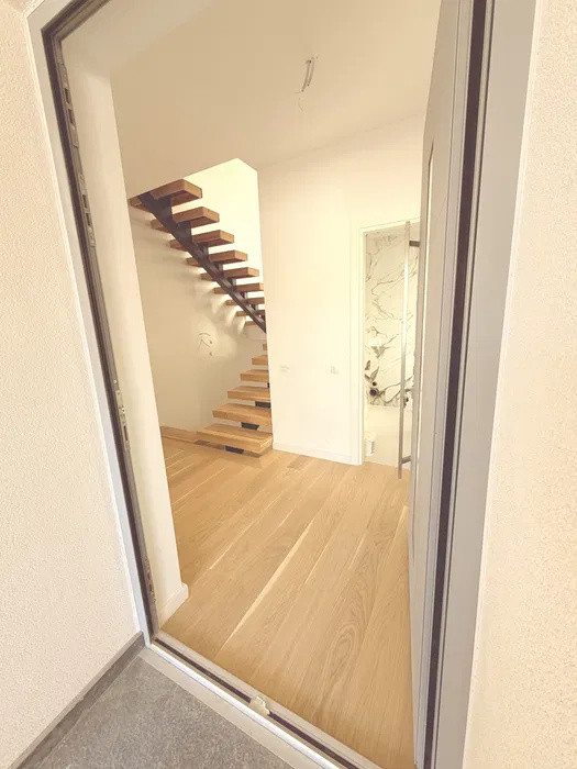 Duplex finisat cu 4 camere, 140 mp si gradina de 210 mp, 2 garaje, Zona Borhanci