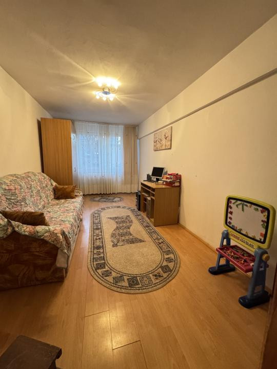 Apartament de 3 camere, Decomandat, 73 mp, Zona Dambul Rotund