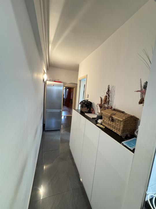 Apartament de 3 camere, Decomandat, 73 mp, Zona Dambul Rotund
