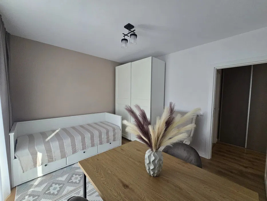 Apartament decomandat, balcon, zona Dumitru Mocanu