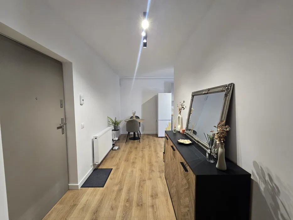 Apartament decomandat, balcon, zona Dumitru Mocanu