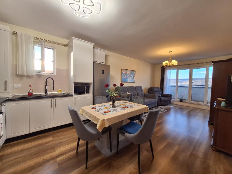 Apartament cu 2 camere, parcare, balcon, zona Razoare