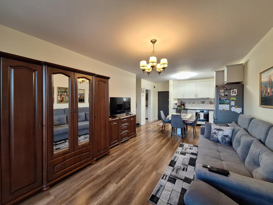 Apartament cu 2 camere, parcare, balcon, zona Razoare