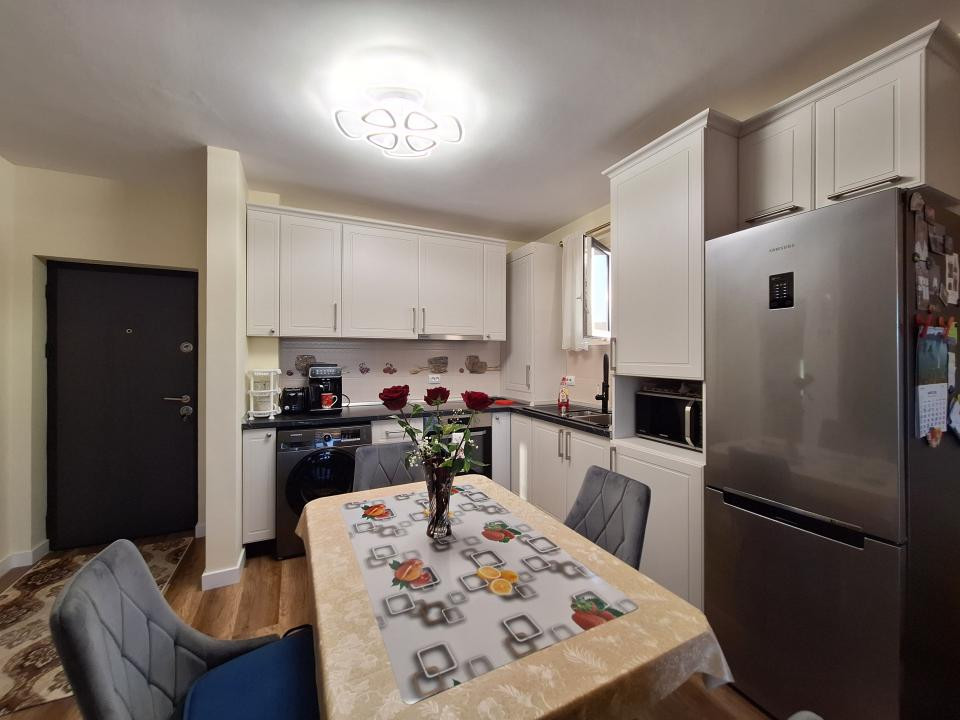 Apartament cu 2 camere, parcare, balcon, zona Razoare