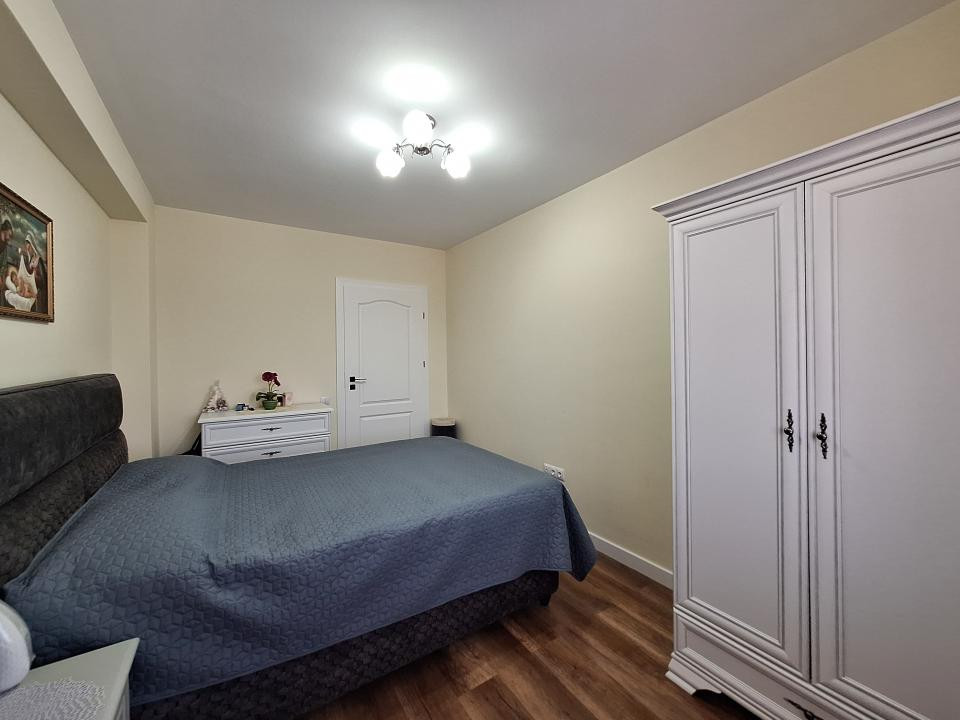 Apartament cu 2 camere, parcare, balcon, zona Razoare