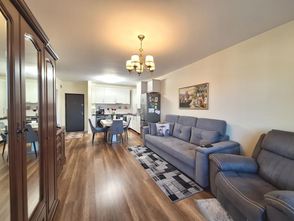 Apartament cu 2 camere, parcare, balcon, zona clinicii Ametyst