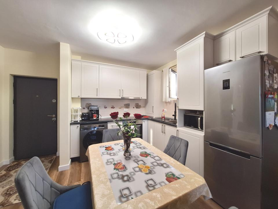 Apartament cu 2 camere, parcare, balcon, zona clinicii Ametyst