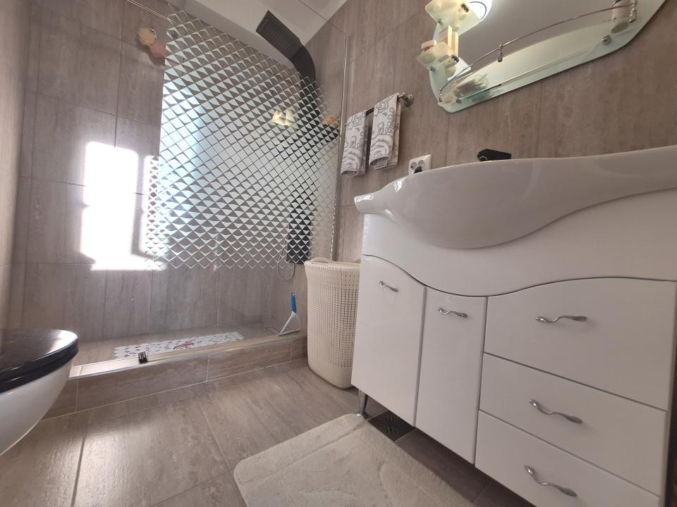 Apartament cu 2 camere, parcare, balcon, zona clinicii Ametyst