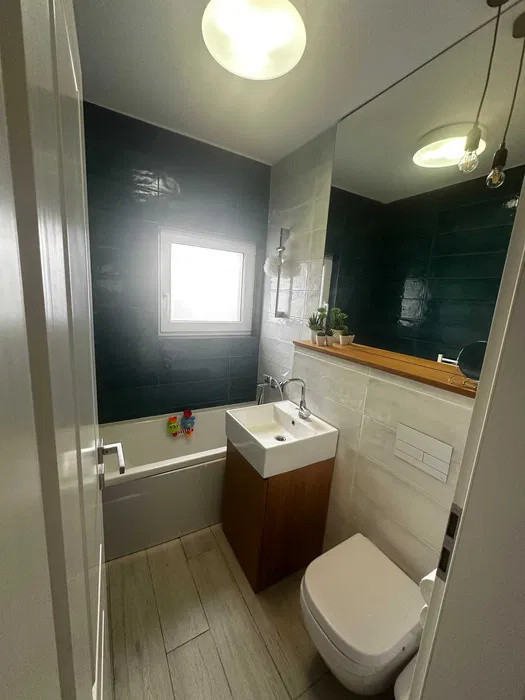 Apartament 3 camere, 70 mp, 2 băi, la cheie, zona străzii Erich Bergel