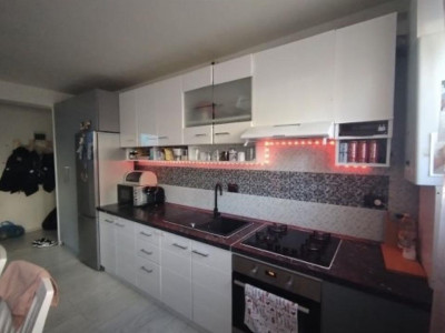 Apartament cu 3 camere, 58 mp utili ,zona Stejarului 