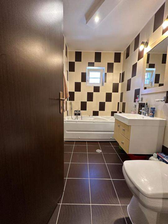 Apartament 50 mp utili, zona Eroilor, etaj 1, parcare