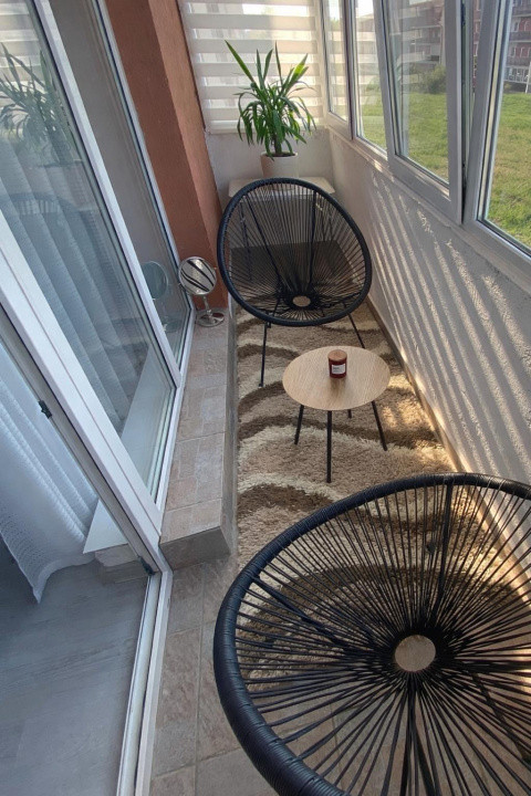 Apartament 2 camere decomandate ,et1,strada Eroilor