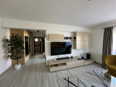 Apartament 2 camere decomandate ,et1,strada Eroilor