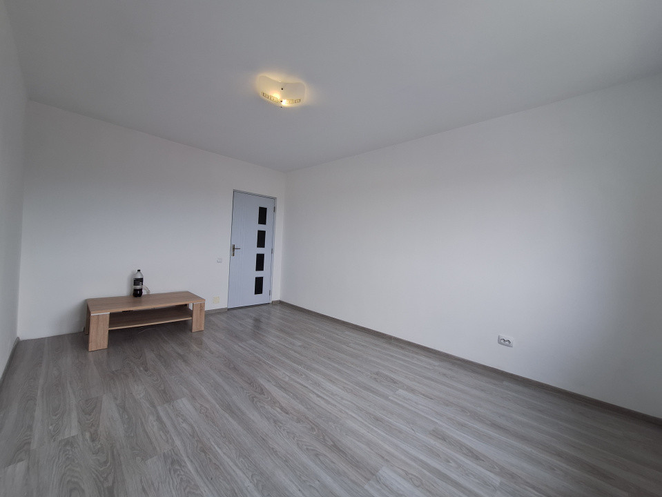 Apartament decomandat, 61 mp, balcon, zona BMW