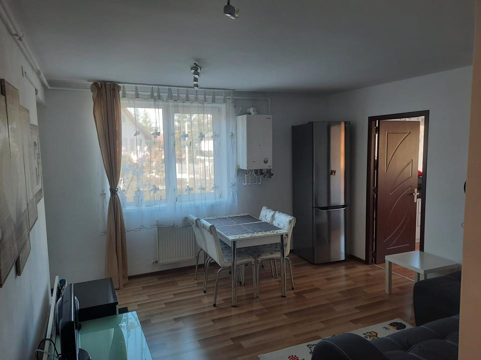 Apartament cu 3 camere, 61 mp, balcon, zona Parcului Poligon